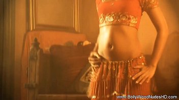 Lady Princess Do A Sacred Bollywood Dancing free video